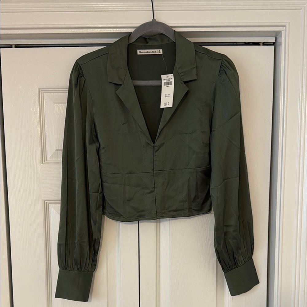 Abercrombie & Fitch Green Fitted Crop Button Down